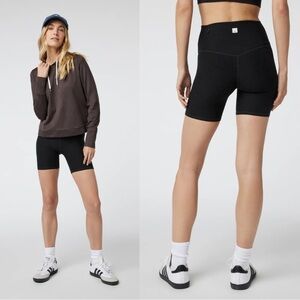 Vuori Clean Elevation Shorty 6" High Rise Biker Shorts in Black Heather Size XS